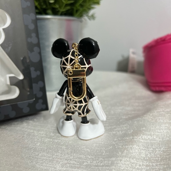 Out of stock X Disney items Earrings and Bagcharm Mickey Mouse spider web - Picture 6 of 16